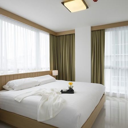 Modern Thai Suites Phuket Phòng bức ảnh