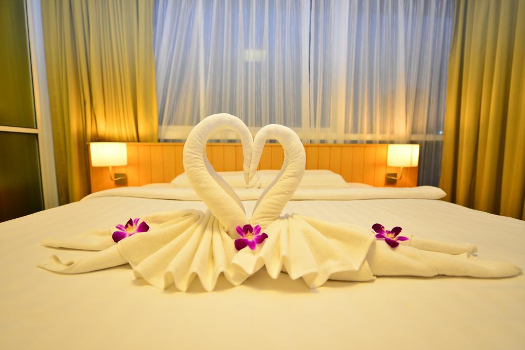 Modern Thai Suites Phuket Ngoại thất bức ảnh