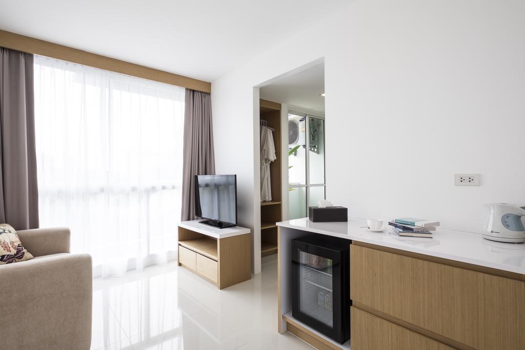 Modern Thai Suites Phuket Phòng bức ảnh