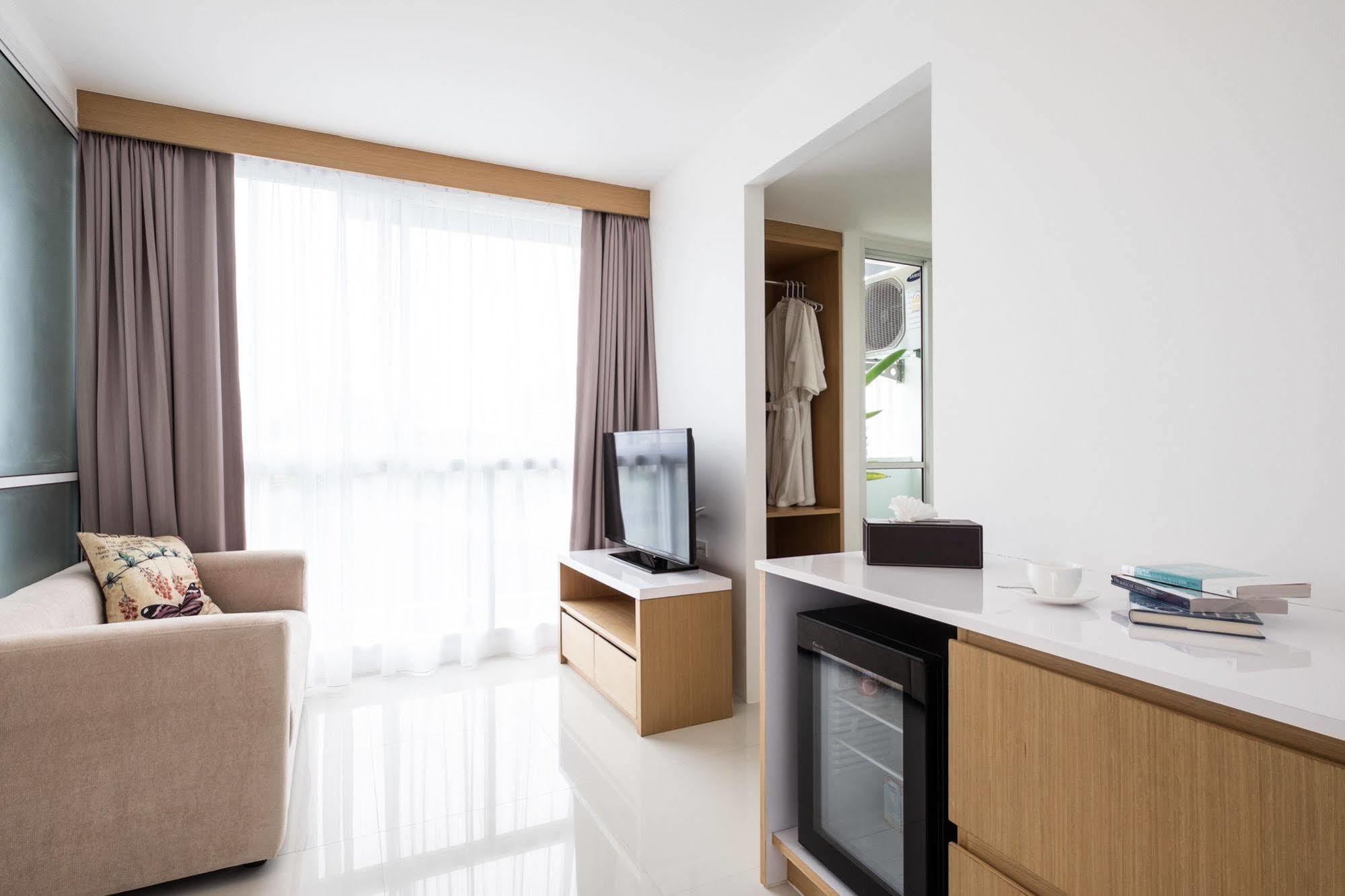 Modern Thai Suites Phuket Ngoại thất bức ảnh