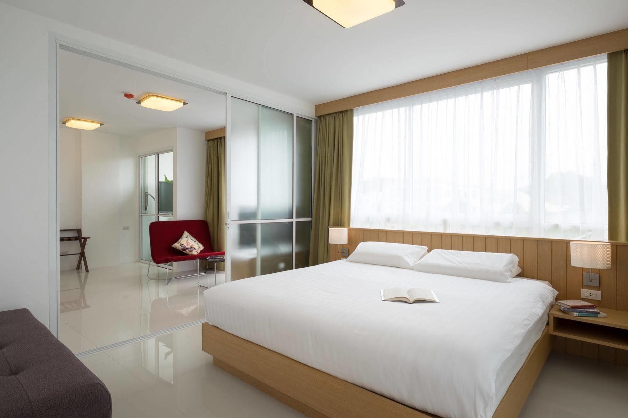 Modern Thai Suites Phuket Ngoại thất bức ảnh